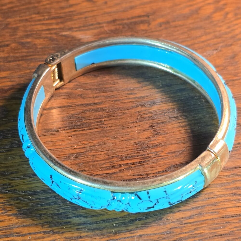 Vintage faux turquoise clamper hinge bangle bracelet. (goldtone hardware)